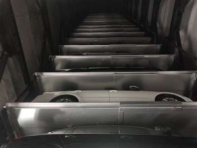 חניה במעלית אנכית בבניין משרדים מסחריים